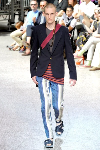 Look 44